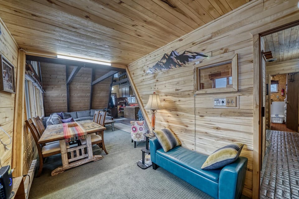 Dinning Area and Reading Nook