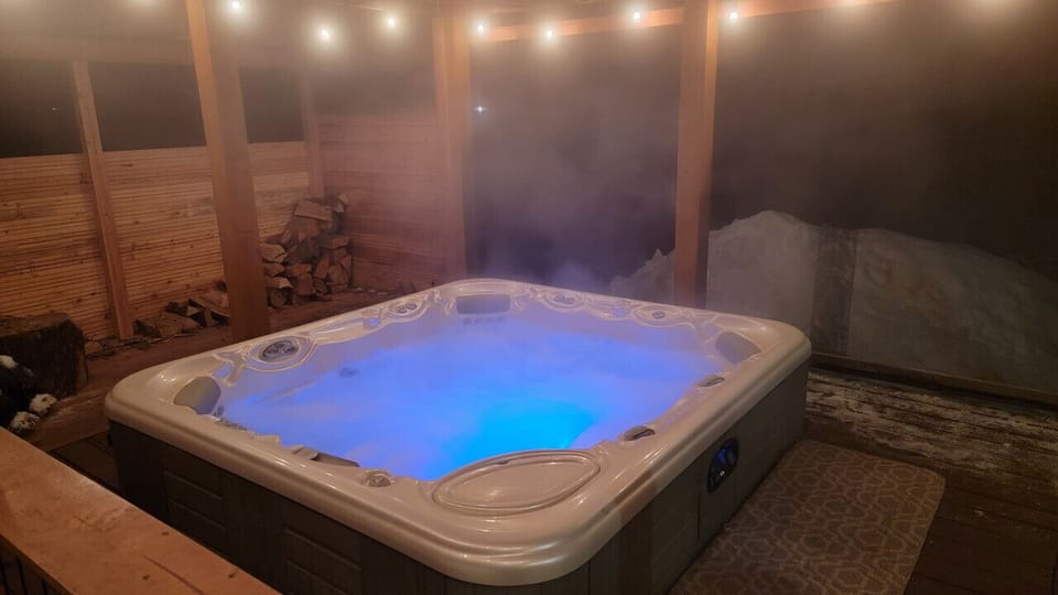 Indoor spa tub