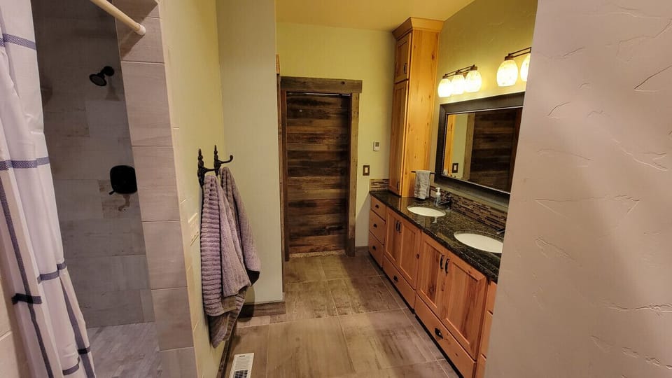En Suite Master Bathroom