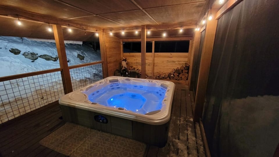 Indoor spa tub