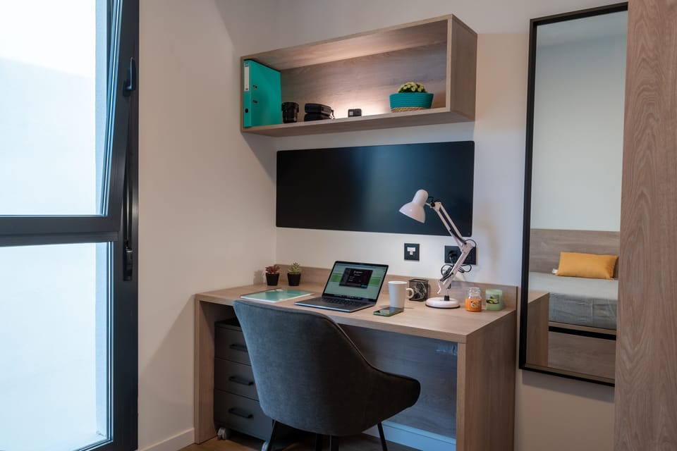 Single room in apartment | Desk, soundproofing, free WiFi