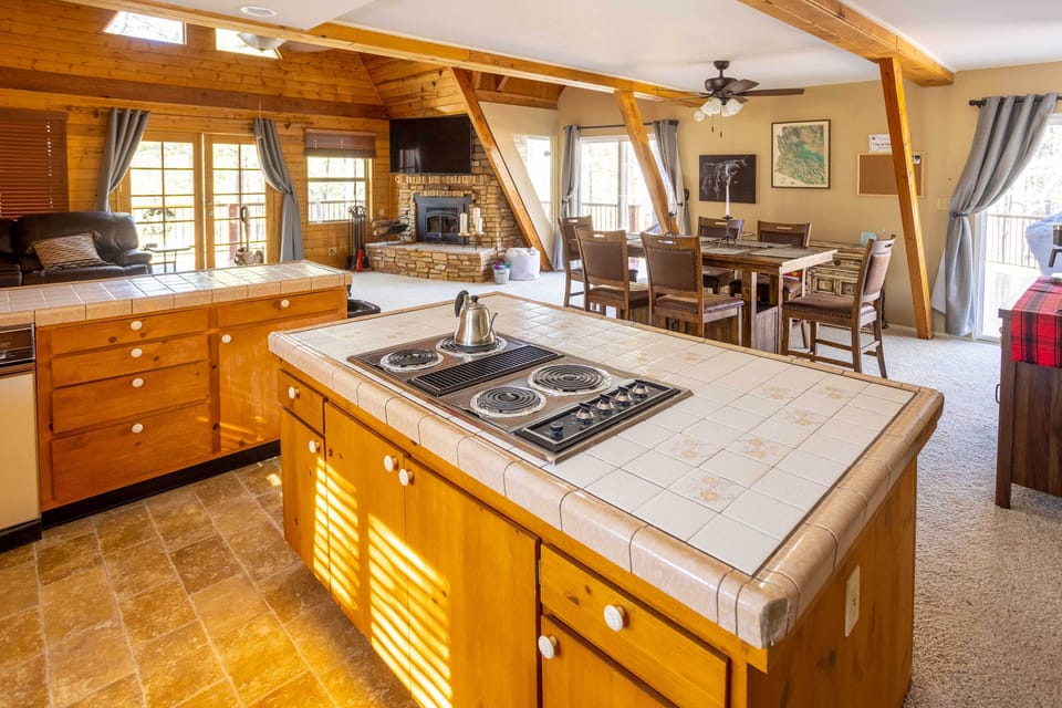 Kitchen | Beverage Station | Keurig & Drip Coffee Makers | Coffee/Tea