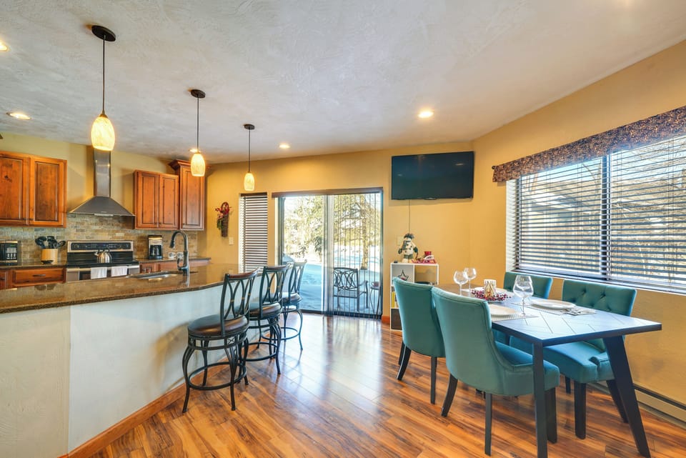 Dining Area | Dishware Provided