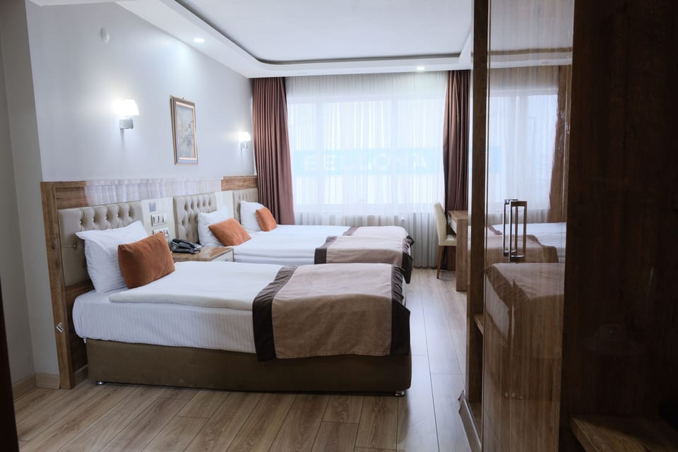Standard Twin Room | Hypo-allergenic bedding, minibar, in-room safe, blackout drapes