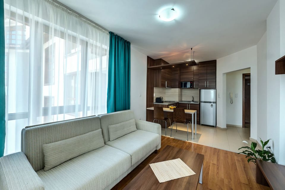 Standard Apartment, 1 Bedroom | Private kitchenette | Fridge, microwave, cookware/dishes/utensils