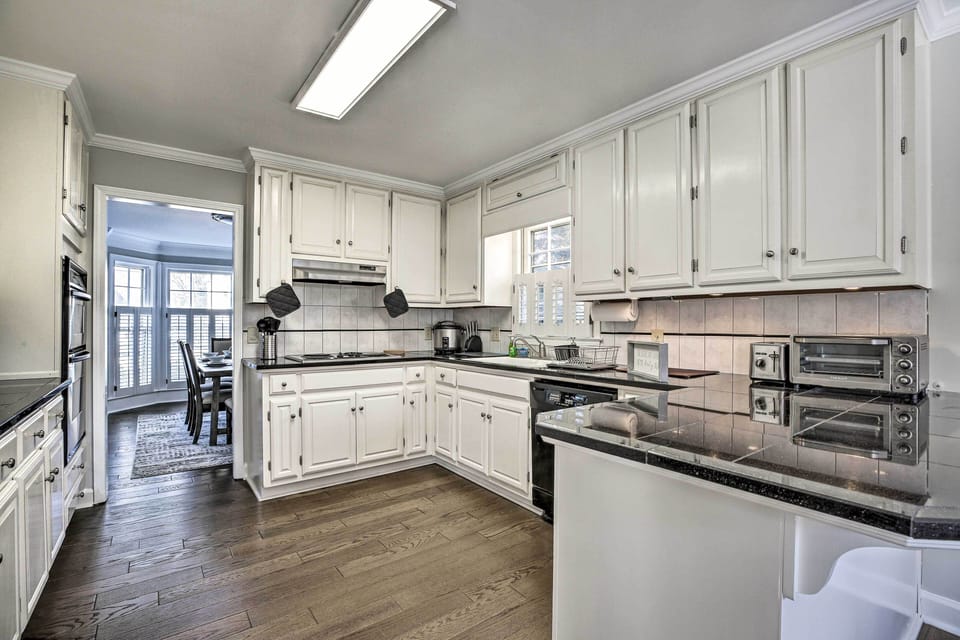 Kitchen | 1st Floor | Fully Equipped | Pressure Cooker | Keurig Coffee Maker