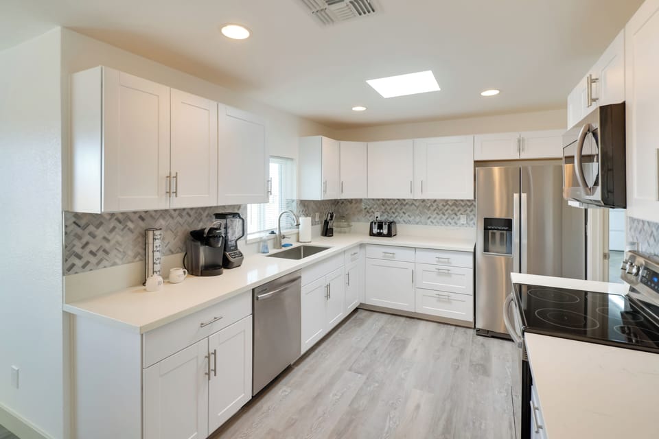 Kitchen | Fully Equipped w/ Cooking Essentials