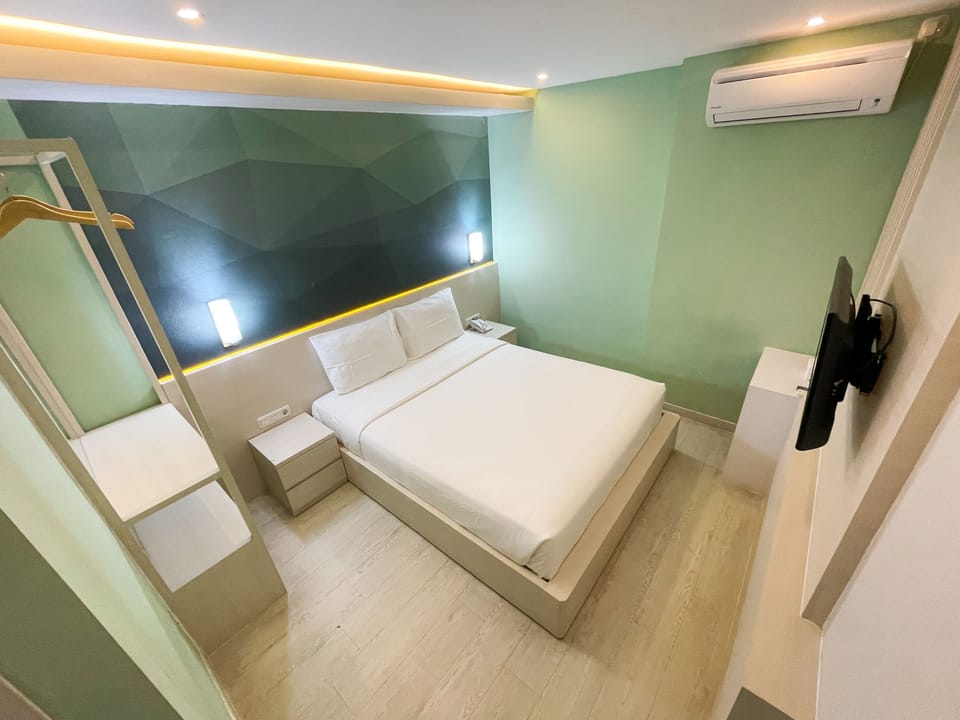 Superior Double Room, 1 Queen Bed, Smoking | Desk, free WiFi, bed sheets