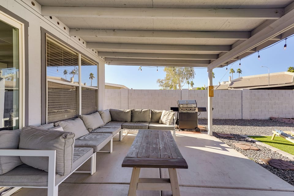 Private Yard & Patio | Cornhole | Gas Grill | Metal Ping-Pong Table