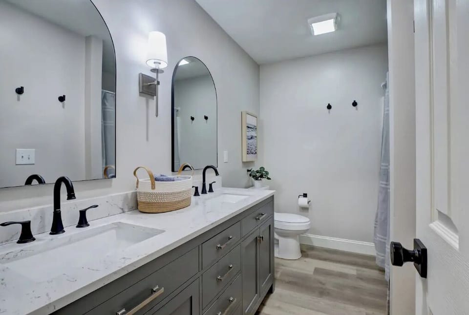 2nd floor bathroom