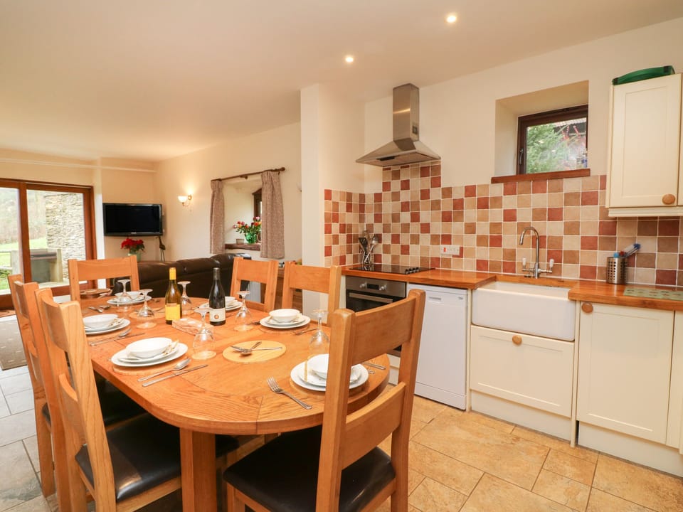 Cottage | Private kitchen | Fridge, microwave, dishwasher, electric kettle
