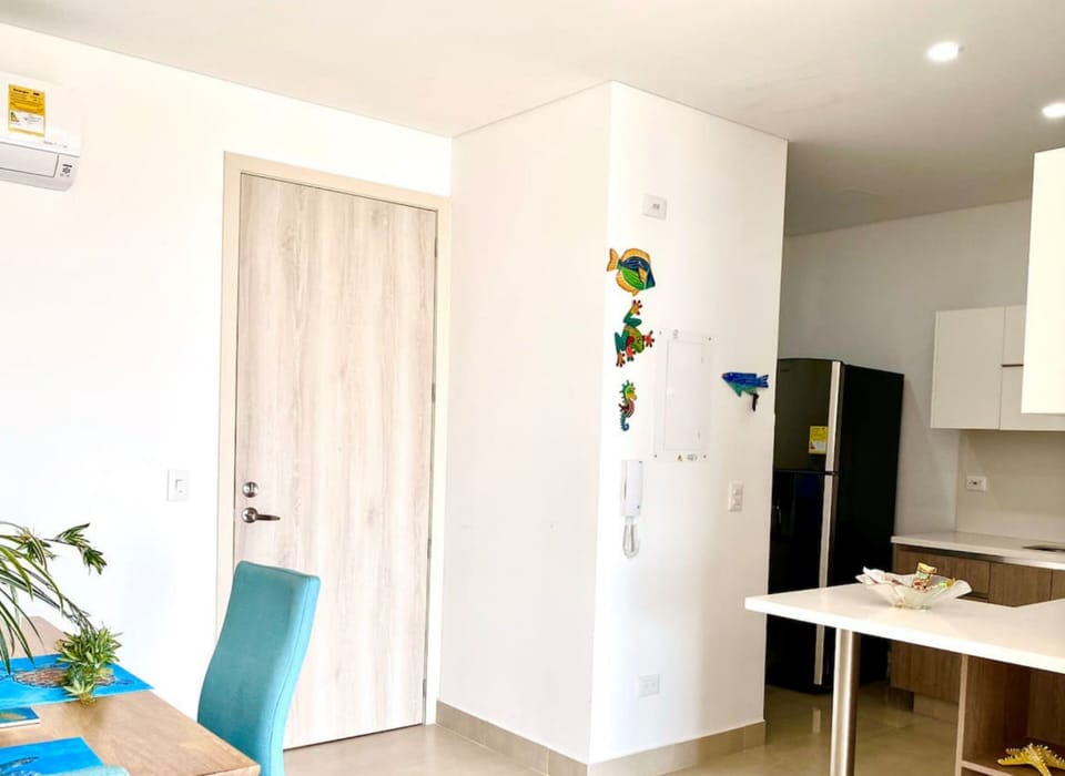 Basic Apartment | Private kitchen | Full-size fridge, cookware/dishes/utensils