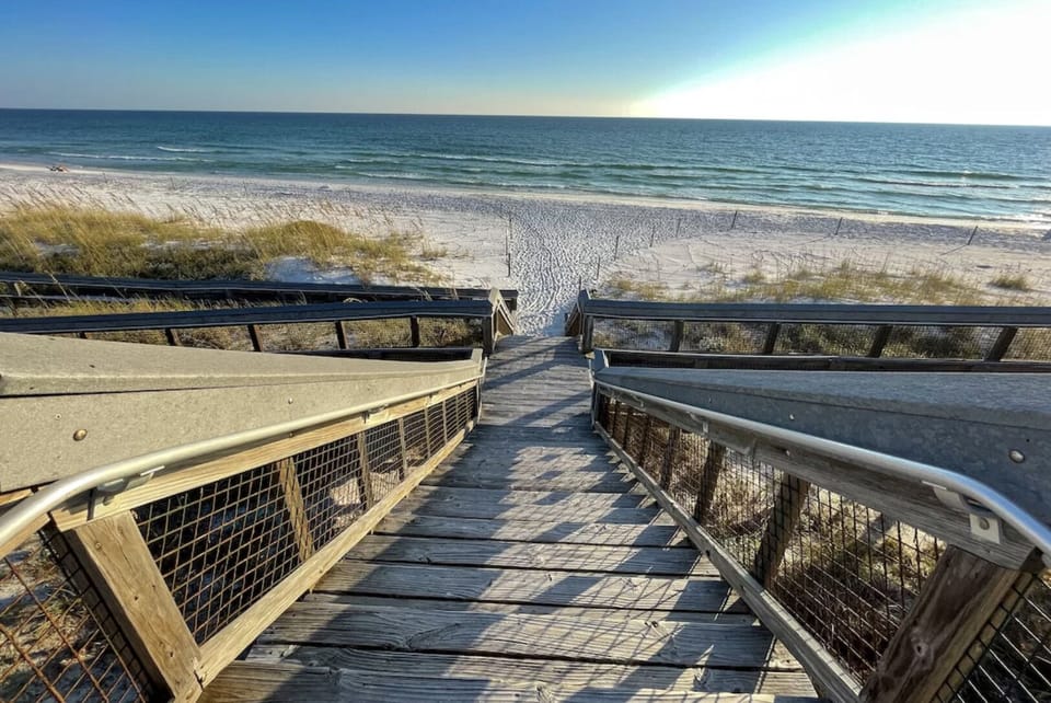 Deer Lake State Beach is just a 4 min ride by scooters.