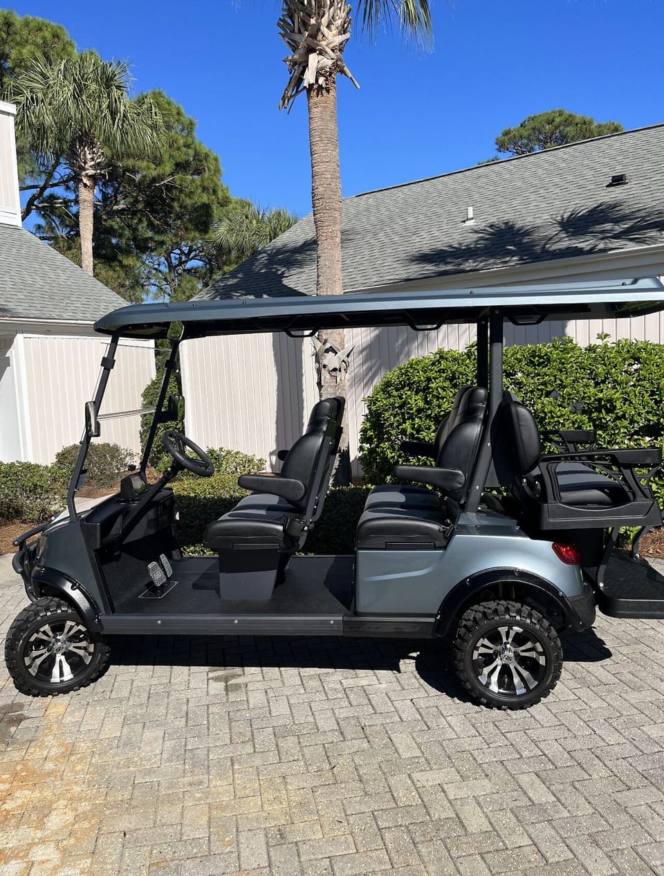 Complimentary 6 passenger golf cart