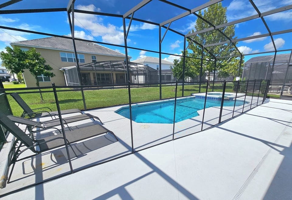 Private, Screened Pool, Child Safety Fence