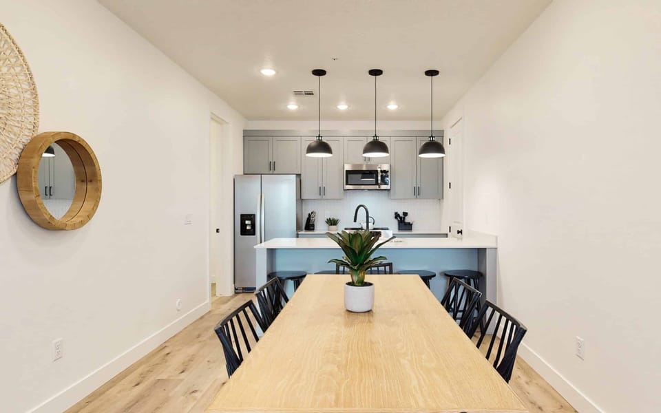 Condo, 3 Bedrooms | Dining