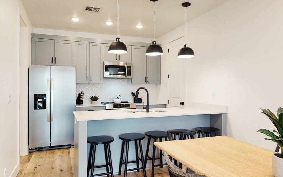 Condo, 3 Bedrooms | Private kitchen | Fridge, oven, coffee/tea maker, toaster