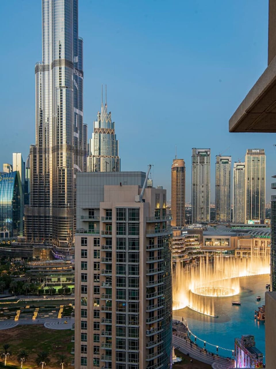 Breathtaking View: Discover stunning skyline vistas and the enchanting fountain show!