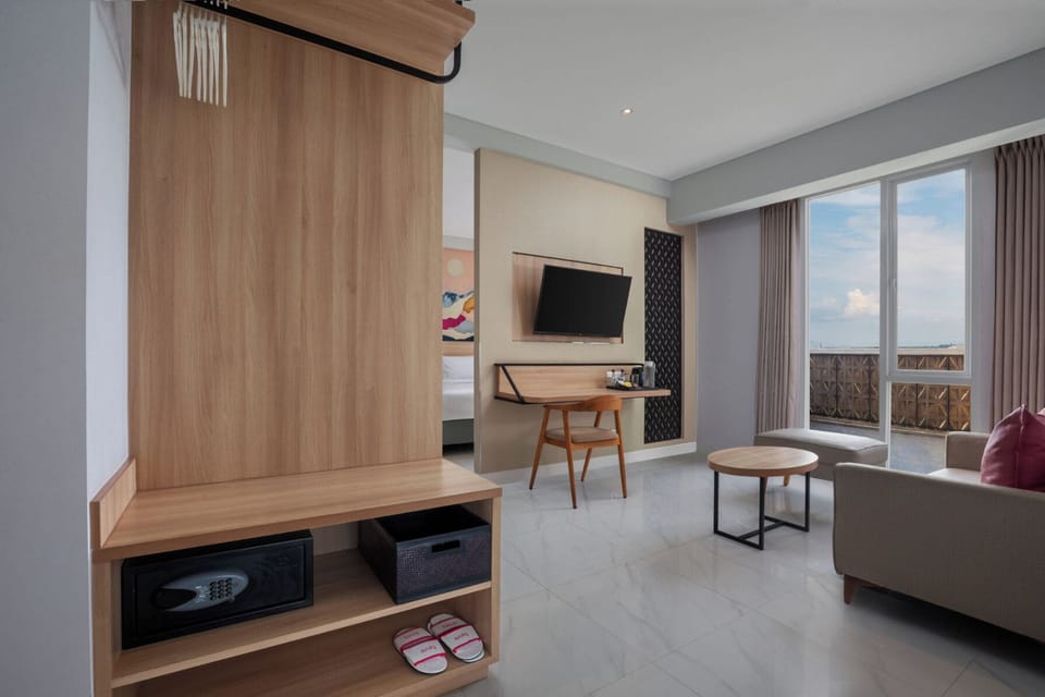 Deluxe Room, Balcony | Premium bedding, in-room safe, desk, iron/ironing board (on request)