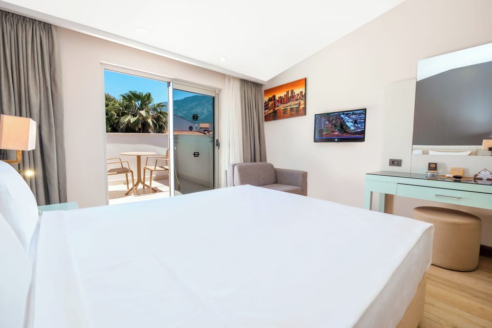 Standard Room | Minibar, blackout drapes, free WiFi, bed sheets