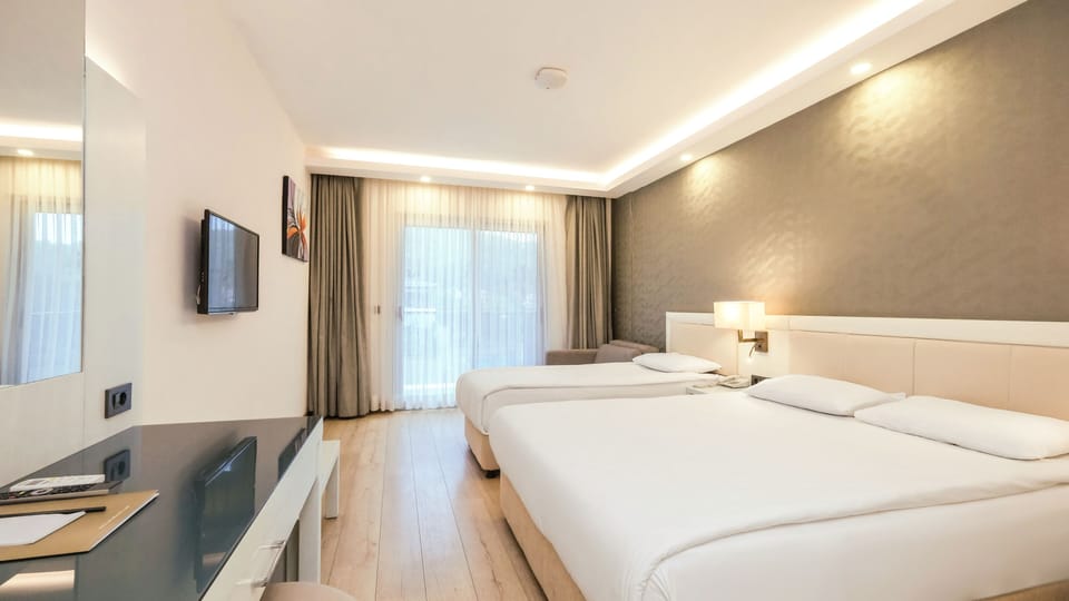 Superior Triple Room | Minibar, blackout drapes, free WiFi, bed sheets