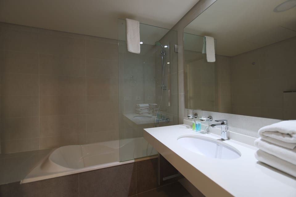 Junior Studio Suite | Bathroom | Rainfall showerhead, free toiletries, hair dryer, towels