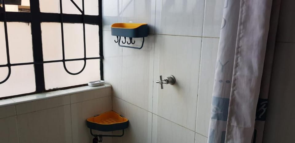 Standard Room | Bathroom | Combined shower/tub, towels