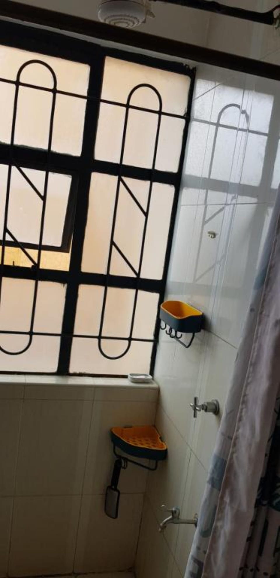 Standard Room | Bathroom | Combined shower/tub, towels