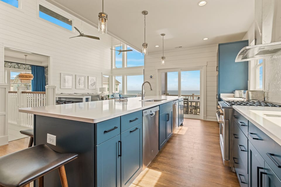 Large Fully Equipped Kitchen on Third Level