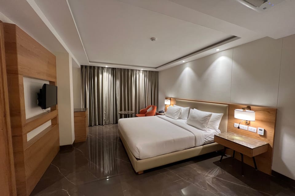 Deluxe Room | Blackout drapes, soundproofing, iron/ironing board (on request)