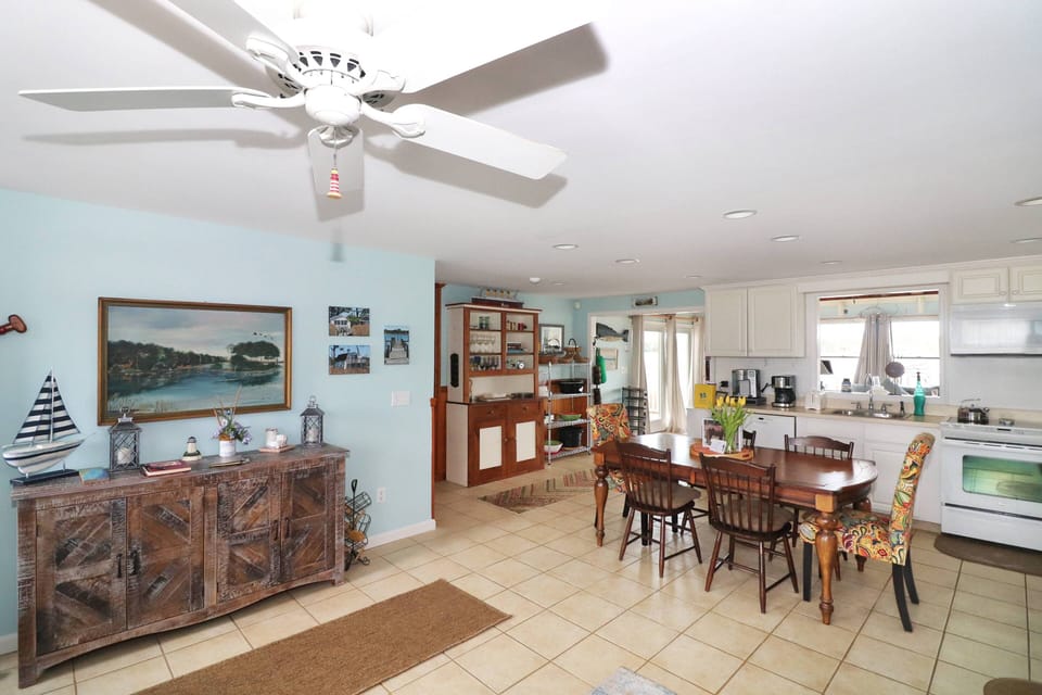 Living Room/Kitchen