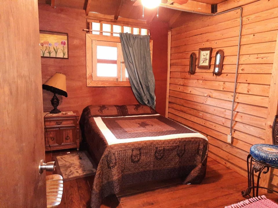 Basic Cabin (Flamingo) | 3 bedrooms, free WiFi, bed sheets