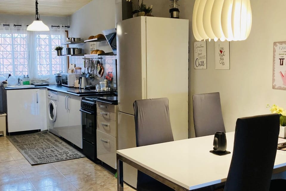 House | Private kitchen | Fridge, microwave, oven, stovetop