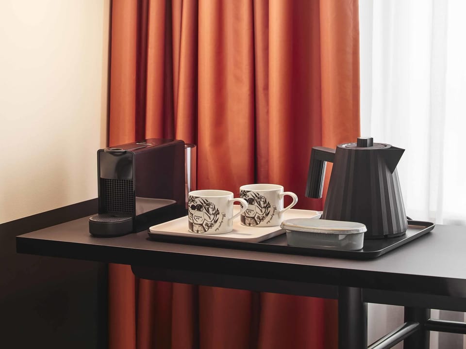 Room, 1 Queen Bed | Premium bedding, minibar, in-room safe, desk