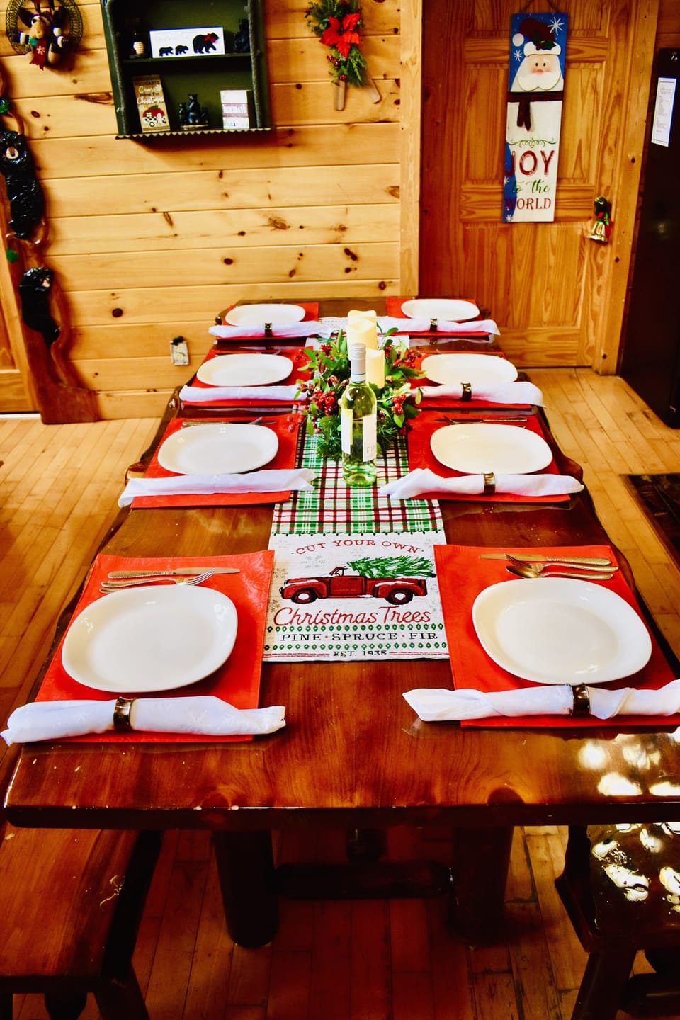 Holiday dining lay out, enjoy