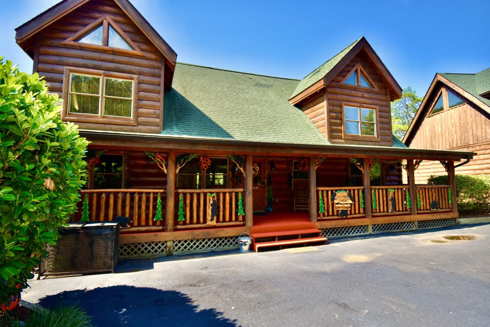 Front of beautiful cabin with plenty of level parking for 4 vehicles