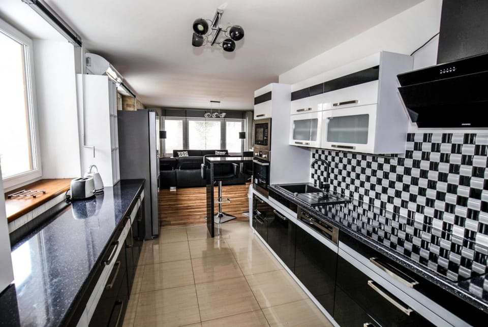 House | 6 bedrooms, WiFi