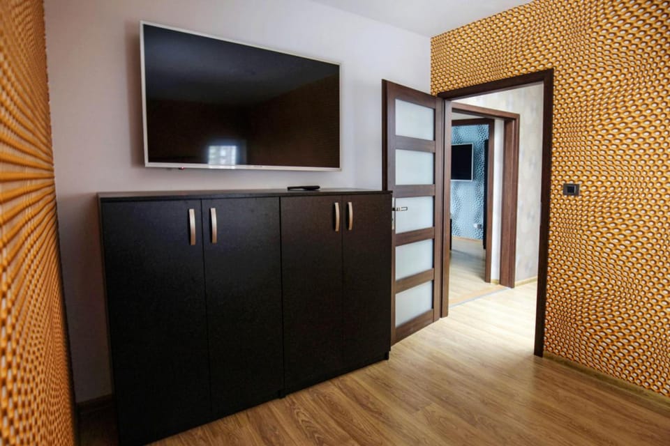 House | 6 bedrooms, WiFi