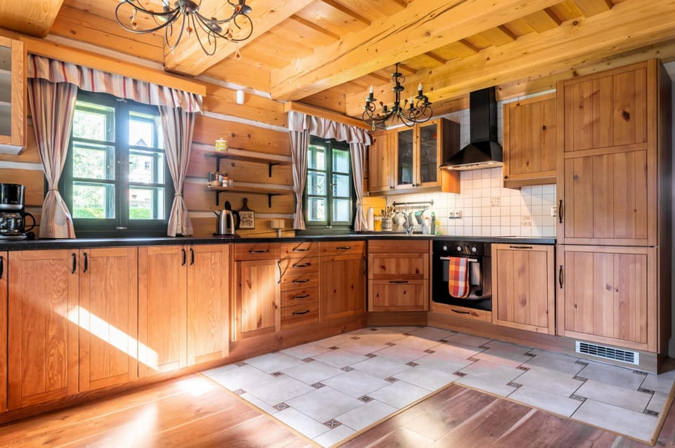 House | 5 bedrooms, WiFi