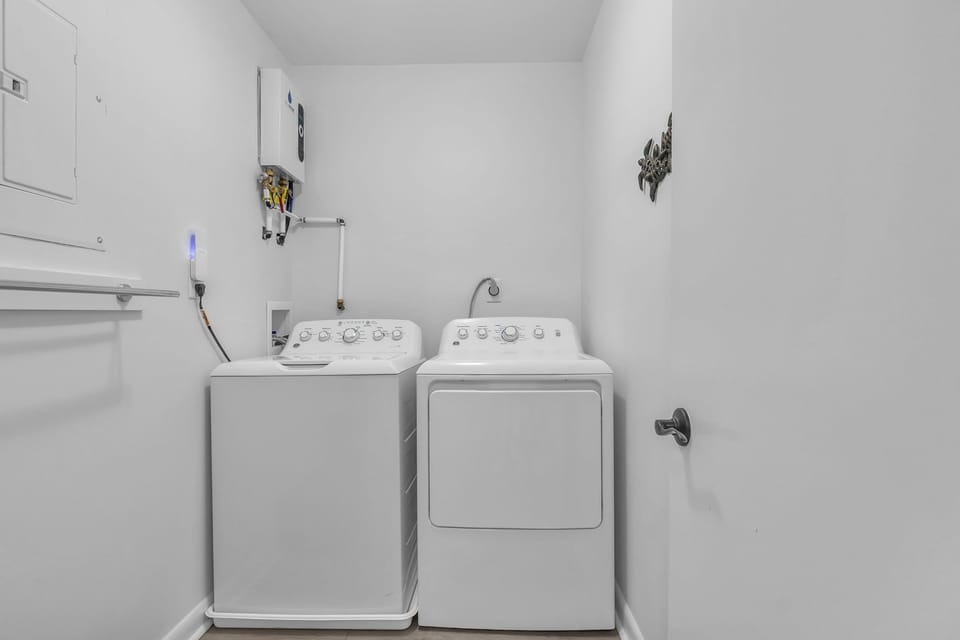 Laundry Room - West