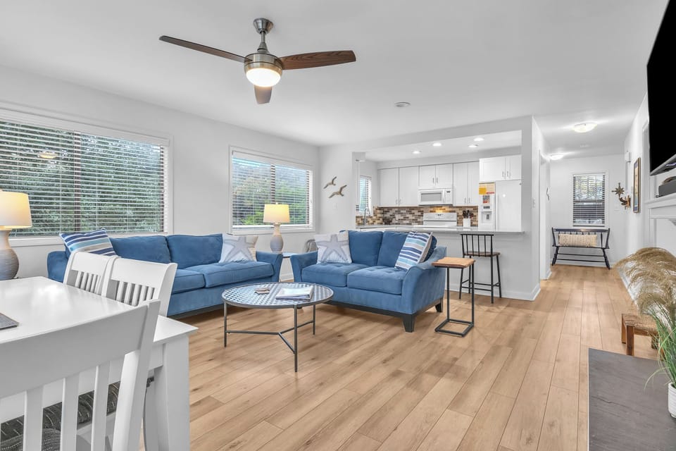 Living / Dining Area - Southwest