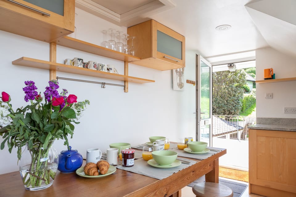 Cottage | Private kitchen | Fridge, microwave, dishwasher, cookware/dishes/utensils