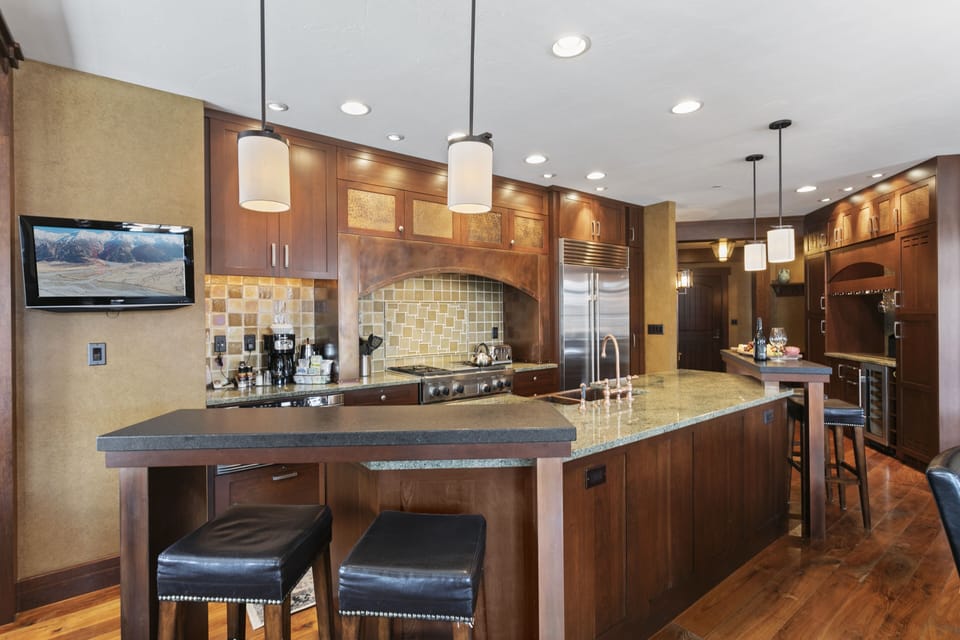 Indoors, Screen, TV, Hardwood, Kitchen
