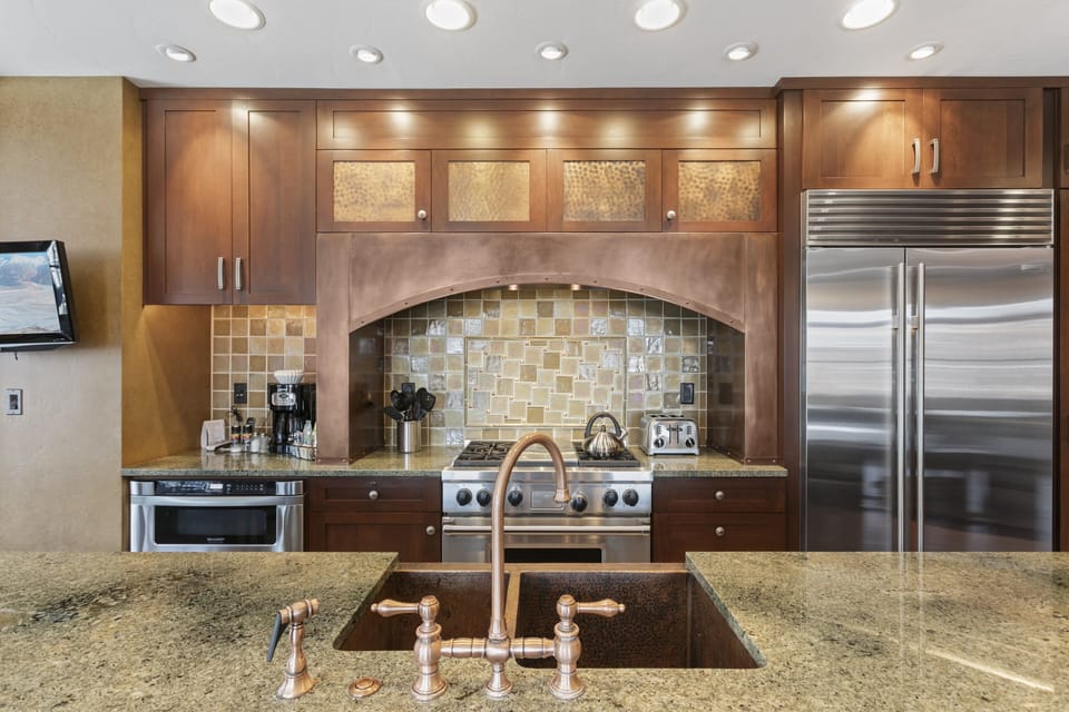 Indoors, Kitchen, Screen, Sink Faucet, Sink