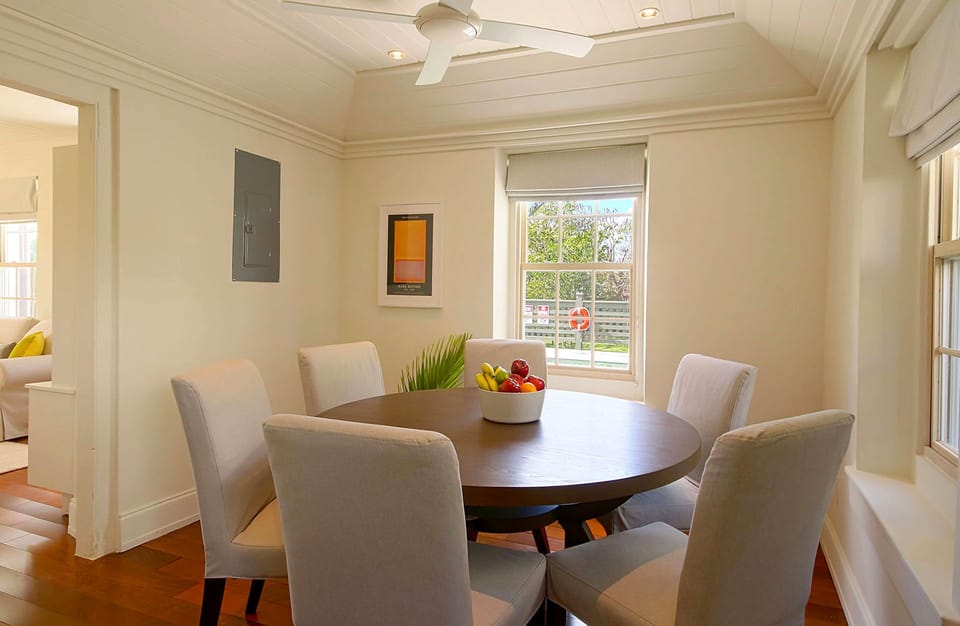 Dinning table with seating for 6