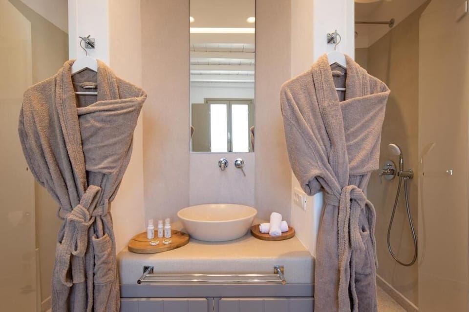 Deluxe Room, Sea View | Bathroom | Slippers