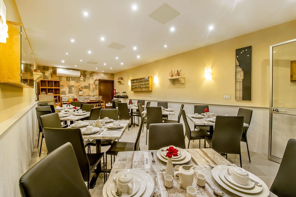 Daily continental breakfast (EUR 6 per person)