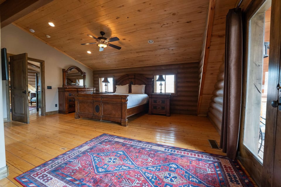 Master suite with a king bed.