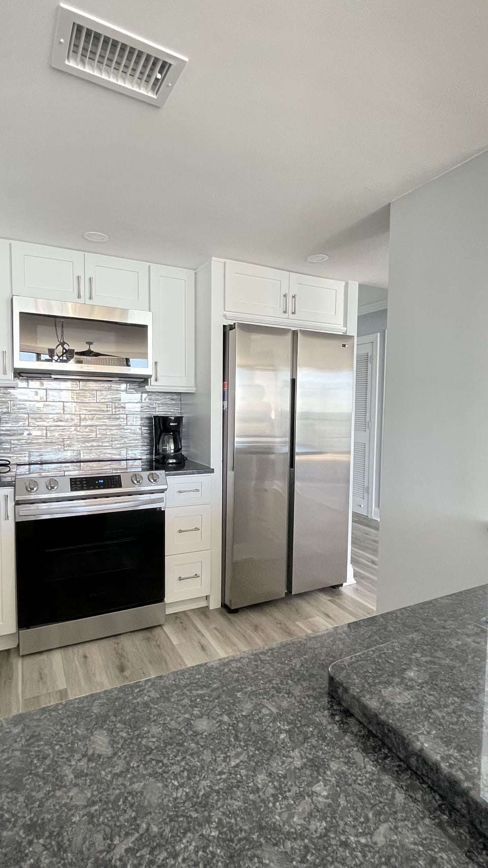 Stainless Steel top of the line Samsung Appliances! Convection with Air Fryer!