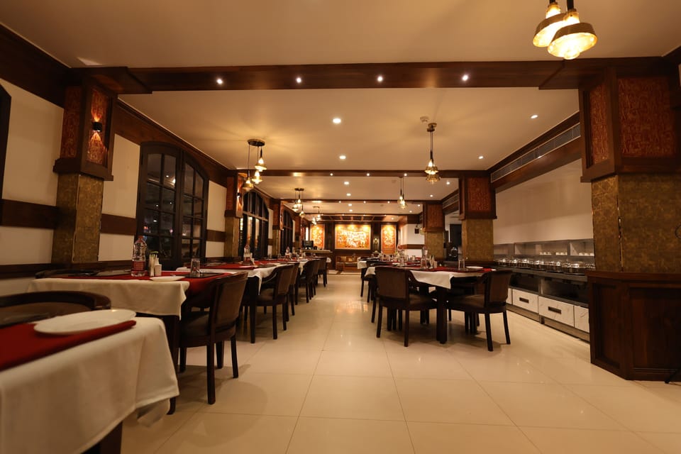 3 restaurants; breakfast, lunch, dinner, and brunch served
